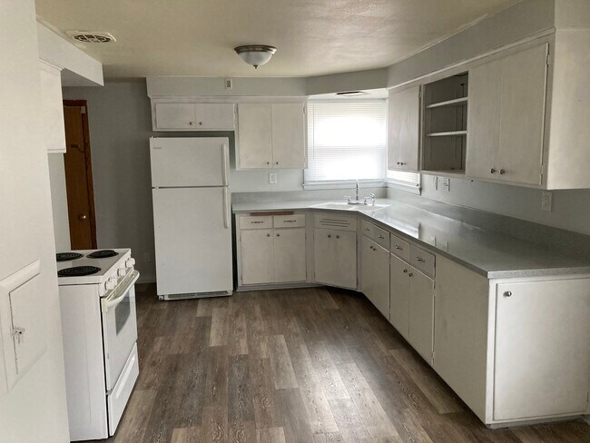 Kitchen - 9759A W Lisbon Ave