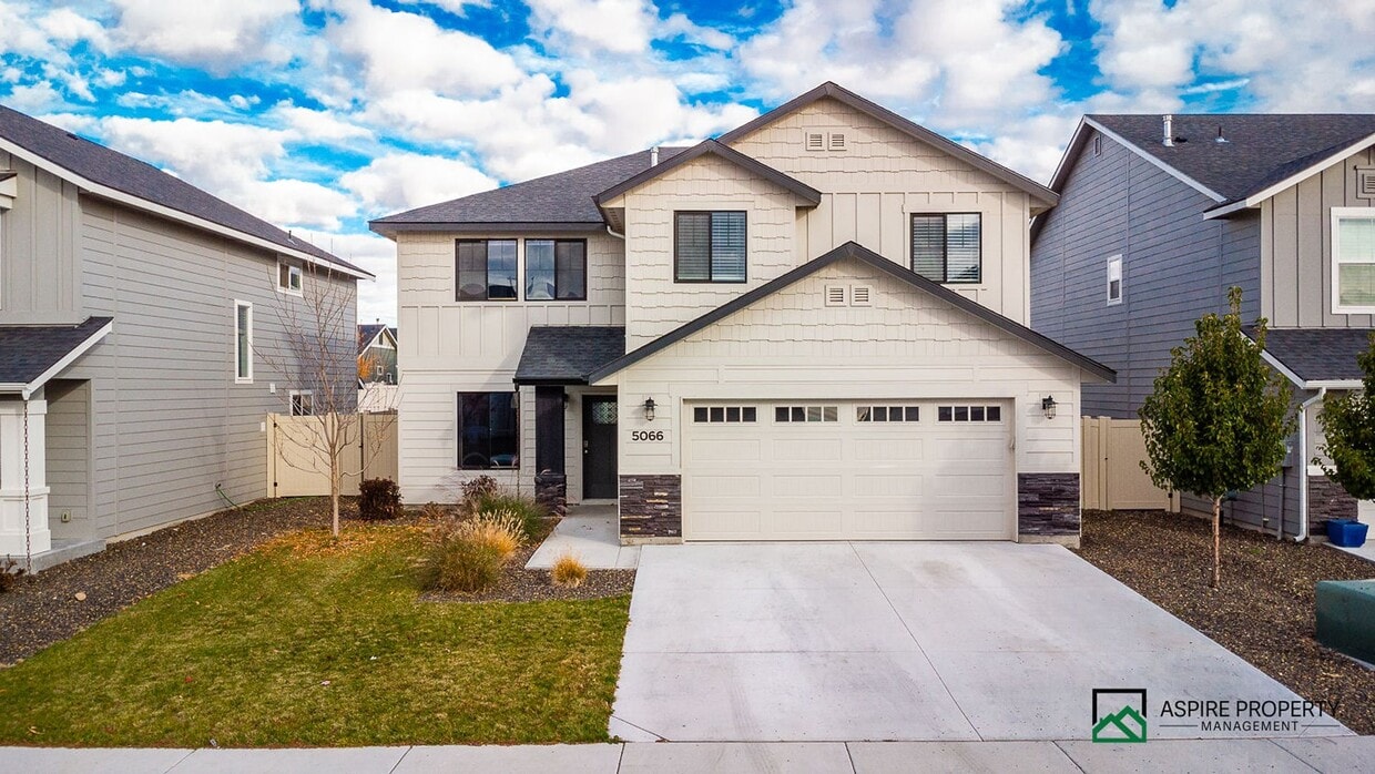 Primary Photo - Upgraded 4 bed 3 bath home