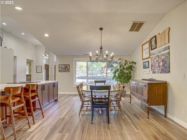 Building Photo - Large Unique Property Offering True Countr...