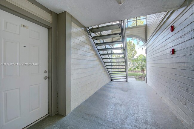 Building Photo - 20760 NE 4th Ct