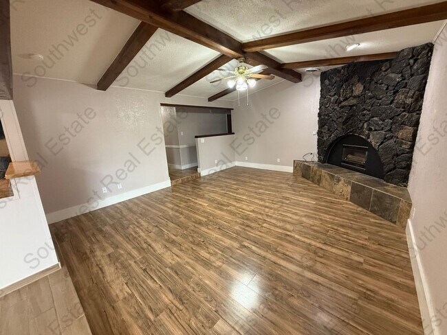 Foto del edificio - Beautiful 3 bedroom 2 bath brick home