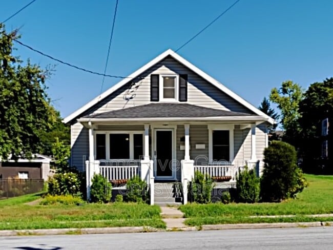 Building Photo - 1527 E Caracas Ave