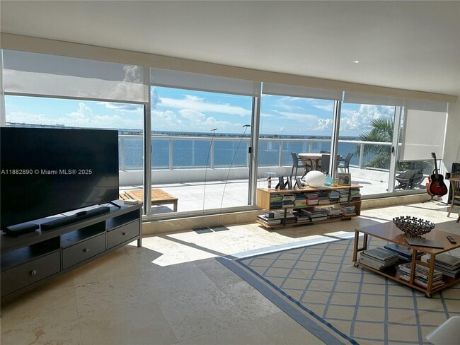 Building Photo - 1541 Brickell Ave