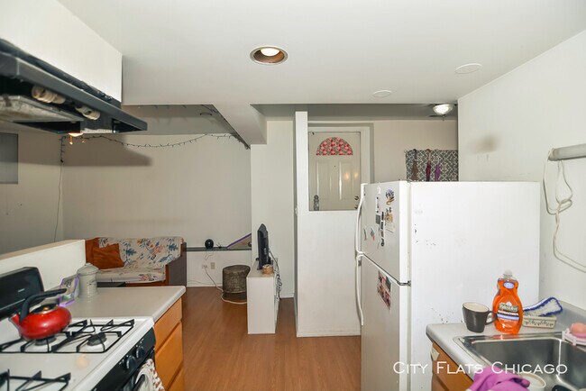 Foto del edificio - 1129 W Addison St