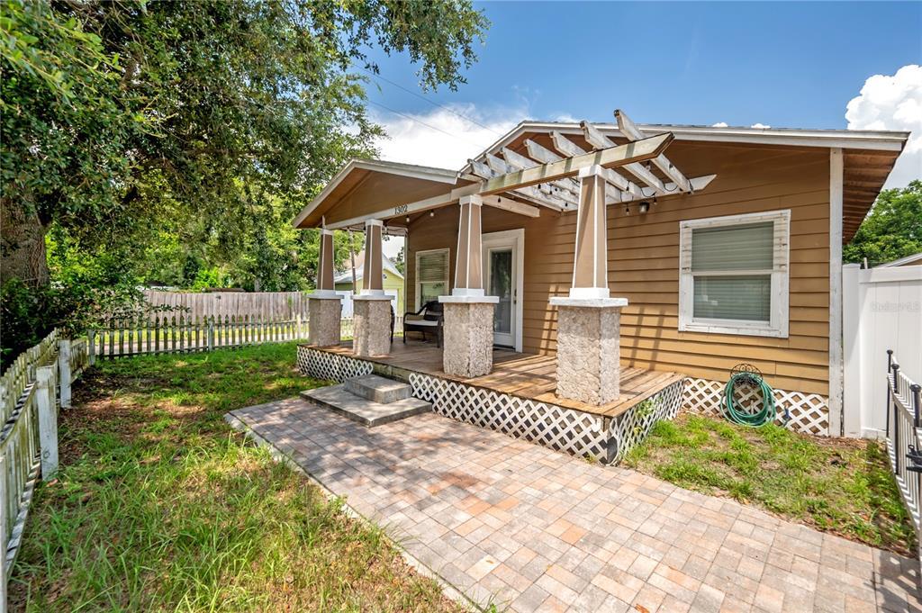 Foto principal - 1302 E Louisiana Ave