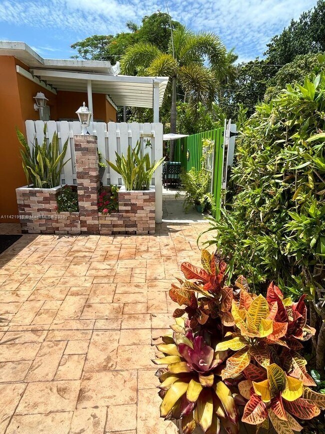 Foto del edificio - 3800 Charles Terrace