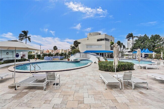 Foto del edificio - 19667 Turnberry Way