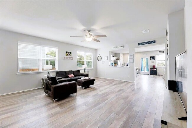 Building Photo - 608 Beebrush Ct