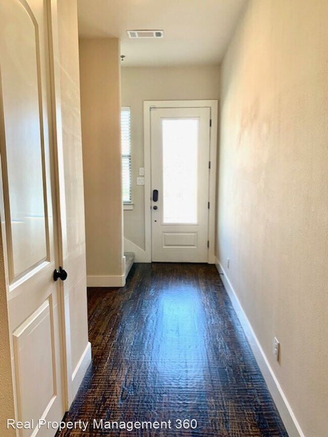 Building Photo - 3 br, 2.5 bath House - 3017 Solana Cir