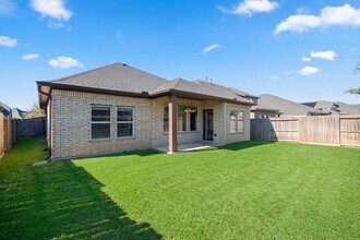 Building Photo - 3439 Cres Vista Dr