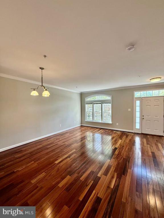 Building Photo - 612 Garden View Square