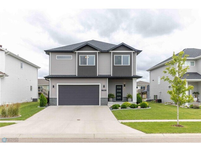 Foto del edificio - 1058 Ashley Dr W