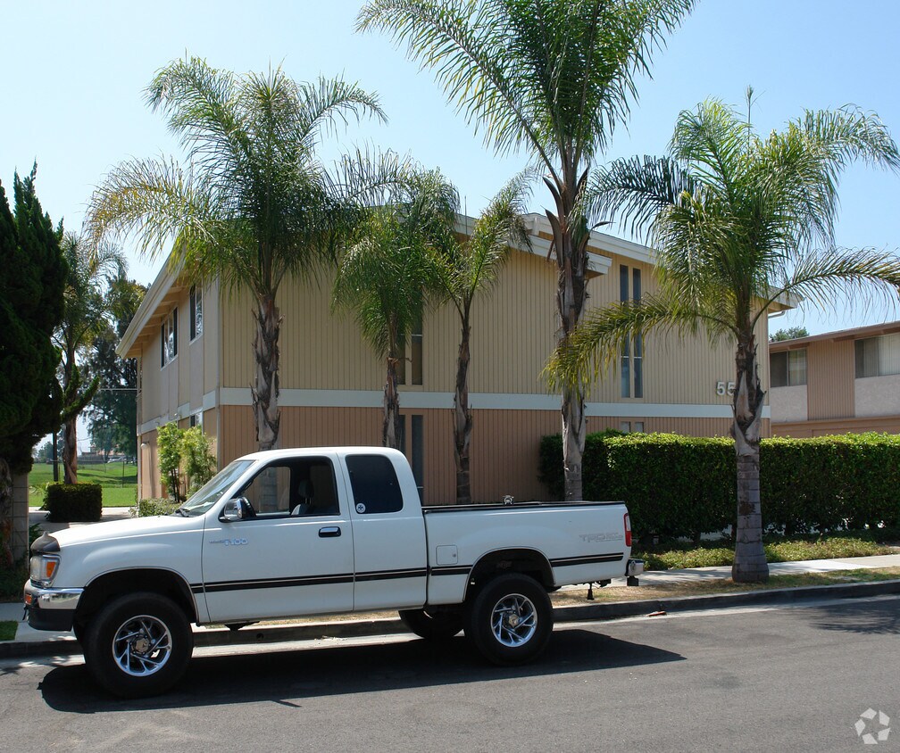 Building Photo - 5552-5554 Fernhill Cir