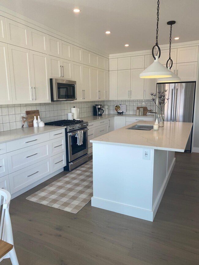 Photo du bâtiment - 1727 Lake Vista Rd