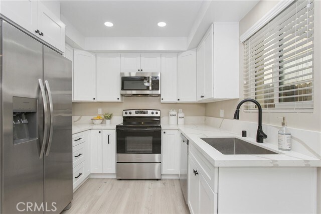 Foto del edificio - 6235 Comstock Ave