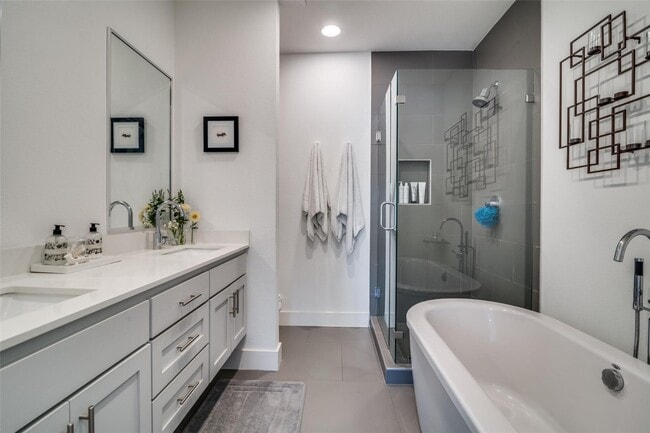 Photo - Prime Lower Greenville location with an open floorplan! House