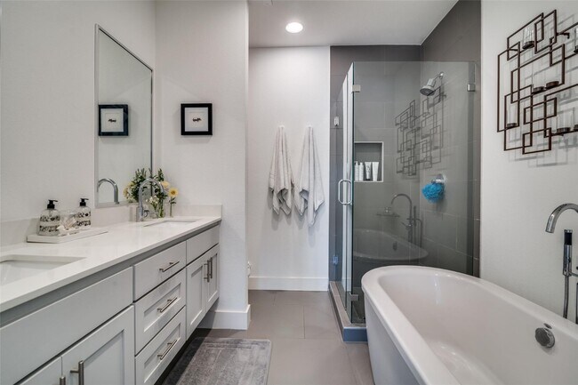 Building Photo - Prime Lower Greenville location with an open floorplan!