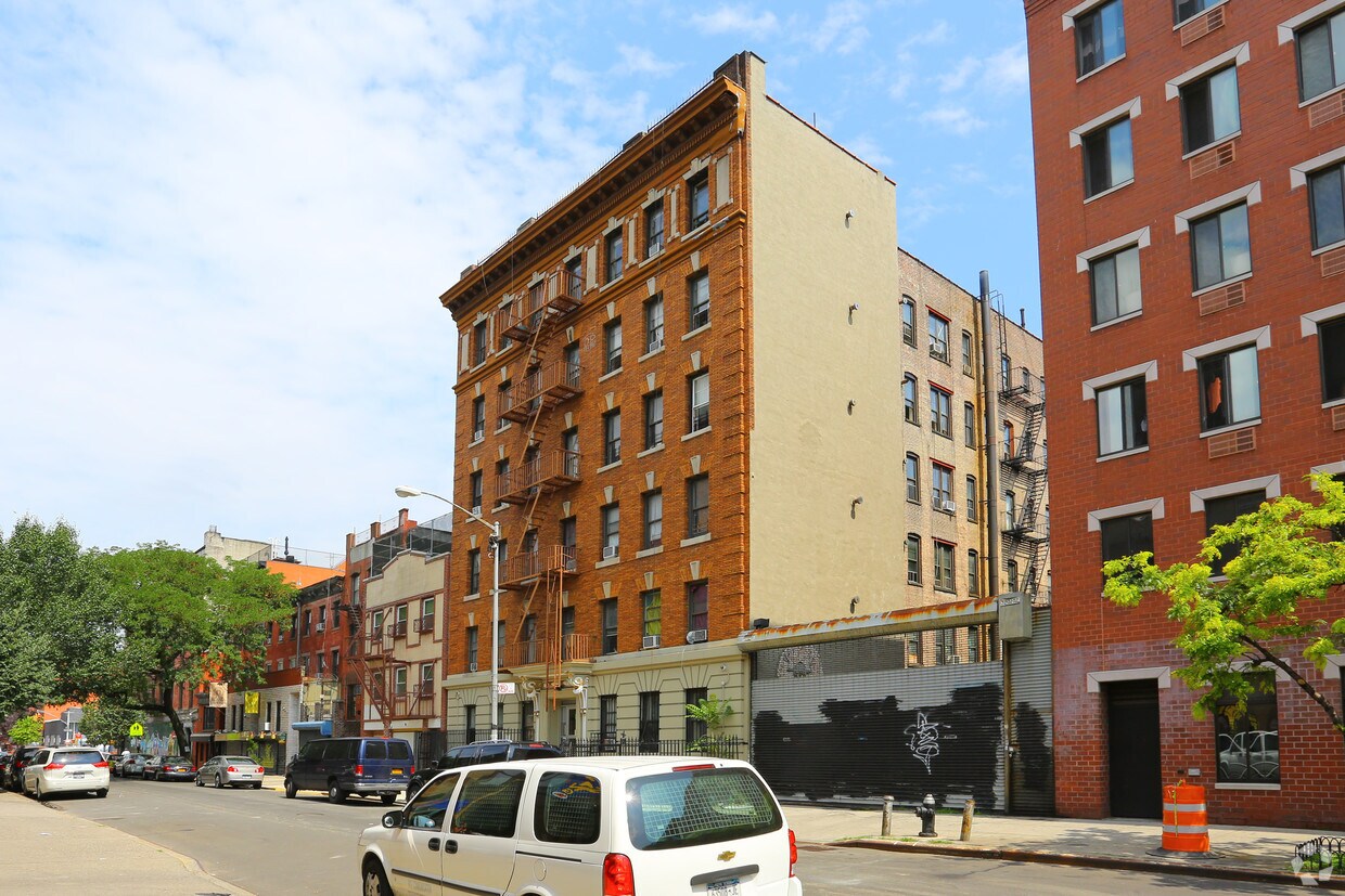 Primary Photo - 215-219 E 117th St