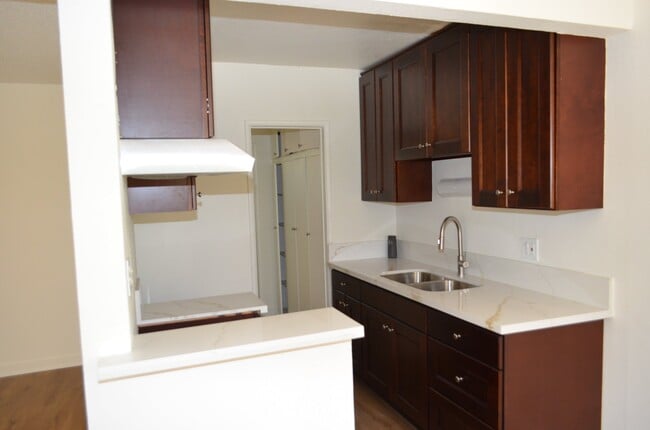 Building Photo - 13463 Vanowen St