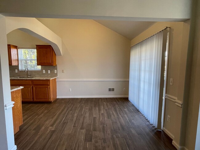 Foto del edificio - Shelby Twp 2-bedroom, 2-bath condo-style w...