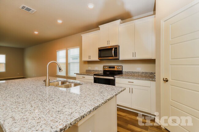 Foto del edificio - 13520 Paxton Blvd