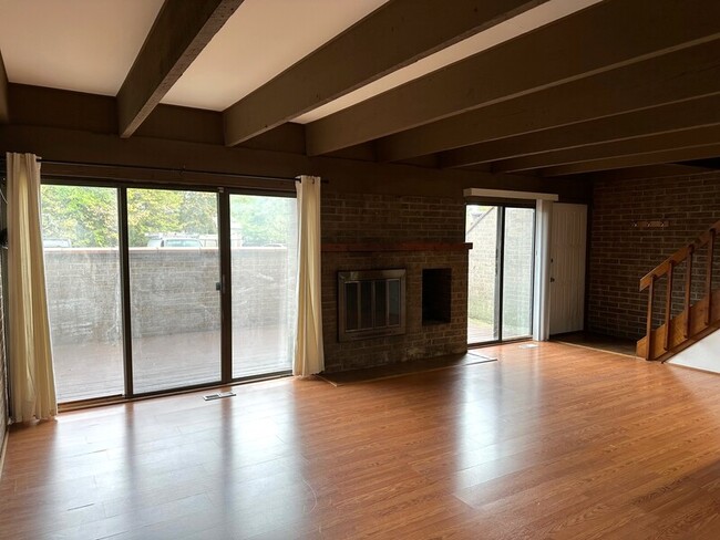 Building Photo - 709 Kenneth Cir