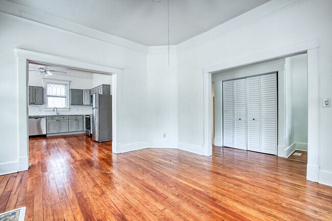 Foto del edificio - 301 W 32nd St