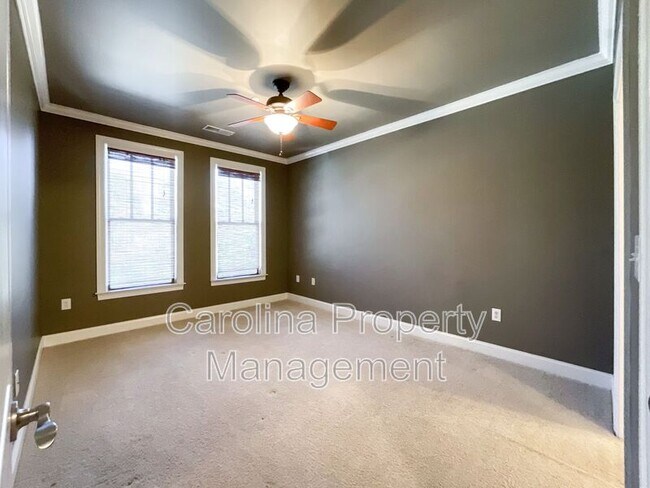 Building Photo - 518 Clarice Ave