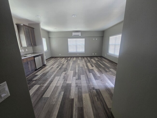 Building Photo - 1 bed 1 bath for rent in Grants Pass