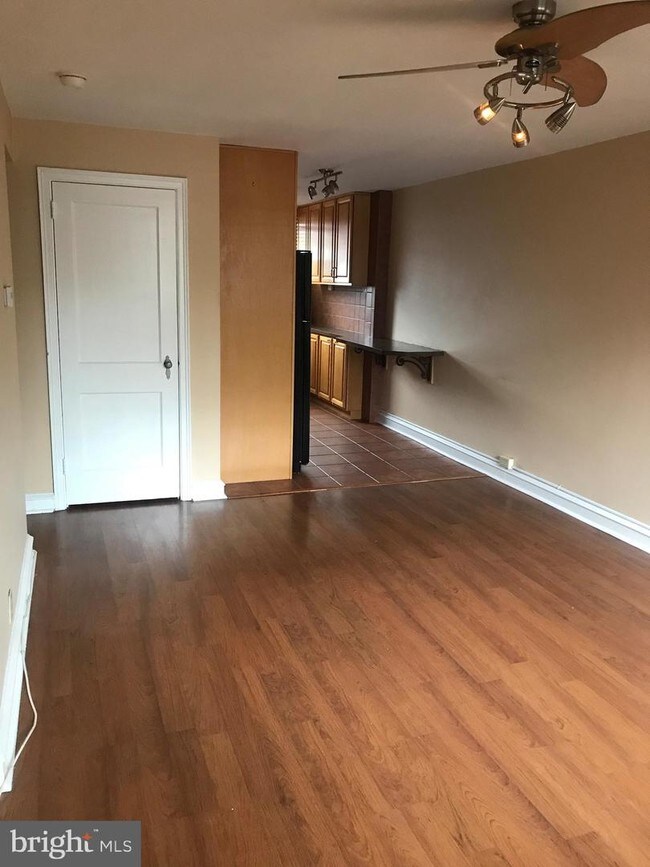Foto del edificio - 6732 Blakemore St