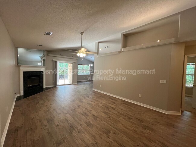 Foto del edificio - 5959 Sleepy Hollow Ct