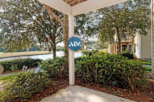 Foto del edificio - Charming First-Floor Condo with Pond Views at The Estate at Westbury