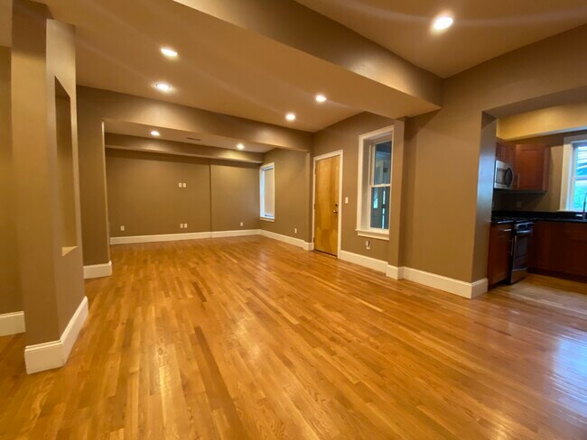 Foto del edificio - 1592 Beacon St