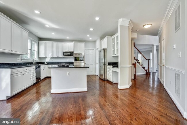 Building Photo - 346 Sinegar Pl