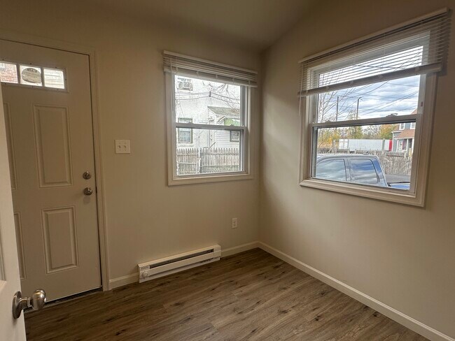 Foto del edificio - 1326 Morton Ave