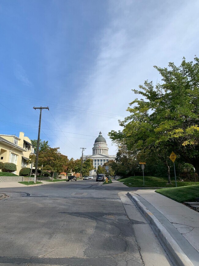 Foto del edificio - Peaceful Studio Apartment Near the Utah Capitol & Downtown Salt Lake City