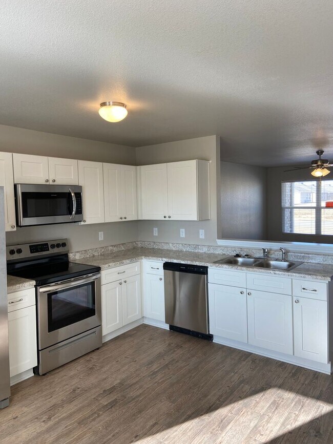 Building Photo - *Pre-Leasing* Three Bedroom | Two Bathroom...