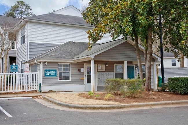 Building Photo - Two Bedroom Apartment