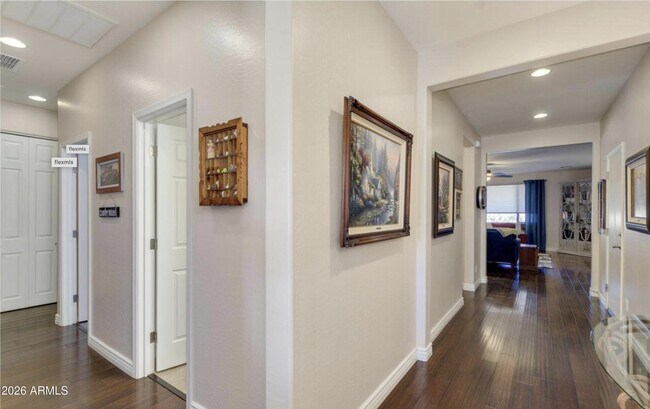 Building Photo - 1866 E Ravenswood Dr