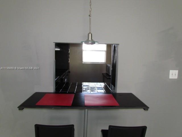 Foto del edificio - 8320 Sands Point Blvd