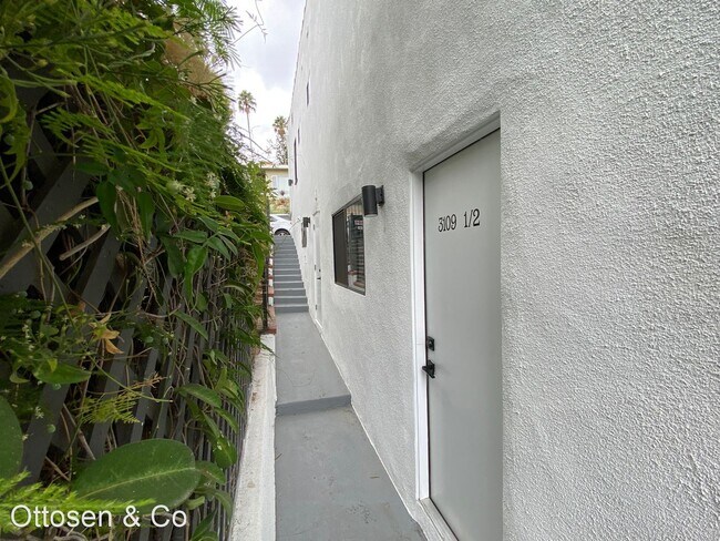 Building Photo - 1 br, 1 bath House - 3109 1/2 Berkeley Circle