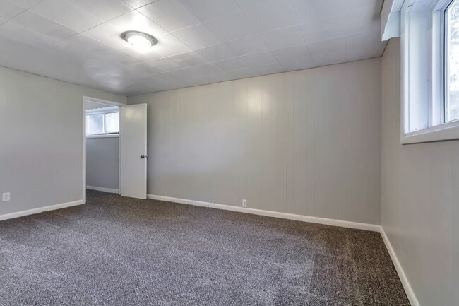 Building Photo - 2370 Parleys Cir E