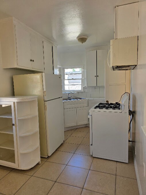 Foto del edificio - 10917 Moorpark St
