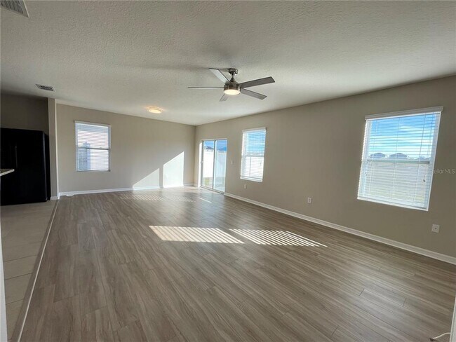 Foto del edificio - 572 Nova Dr