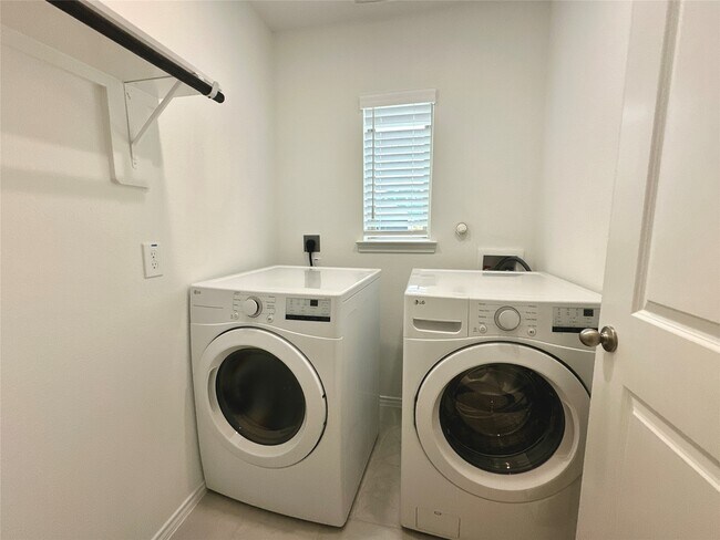 Foto del edificio - 3274 Old Ironwood Dr