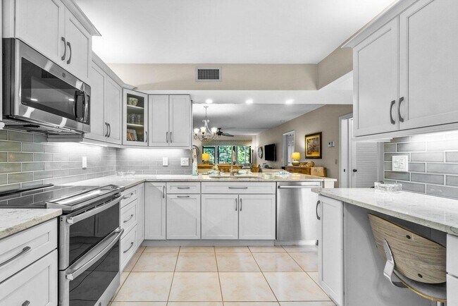 Building Photo - 300 N Hwy A1A