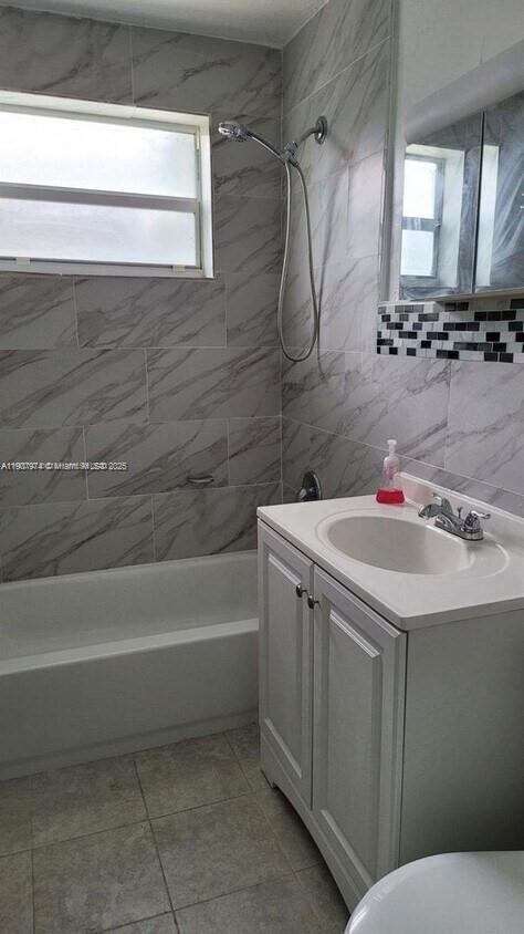 Foto del edificio - 935 W 5th St