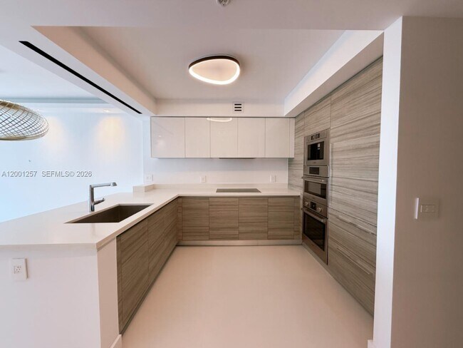 Foto del edificio - 330 Sunny Isles Blvd