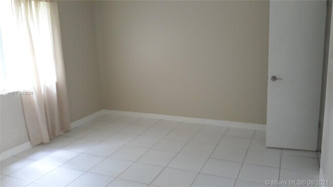 Building Photo - 639 W Oakland Park Blvd