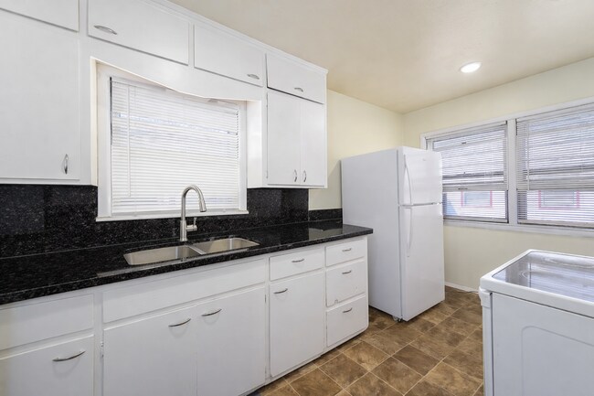 Foto del edificio - 6215 Independence St